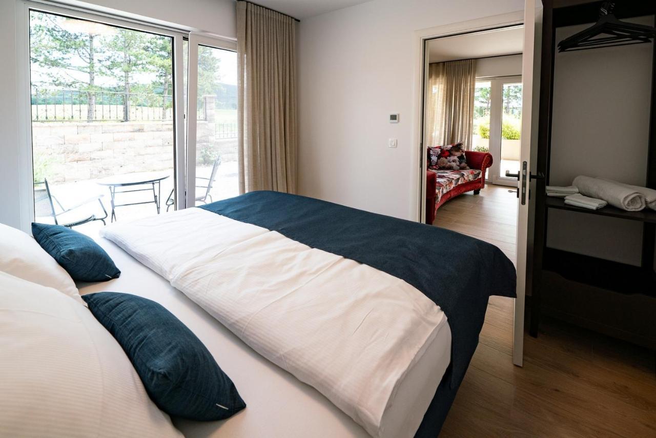 Apartments Kras 24 With Pool Sežana Exteriér fotografie