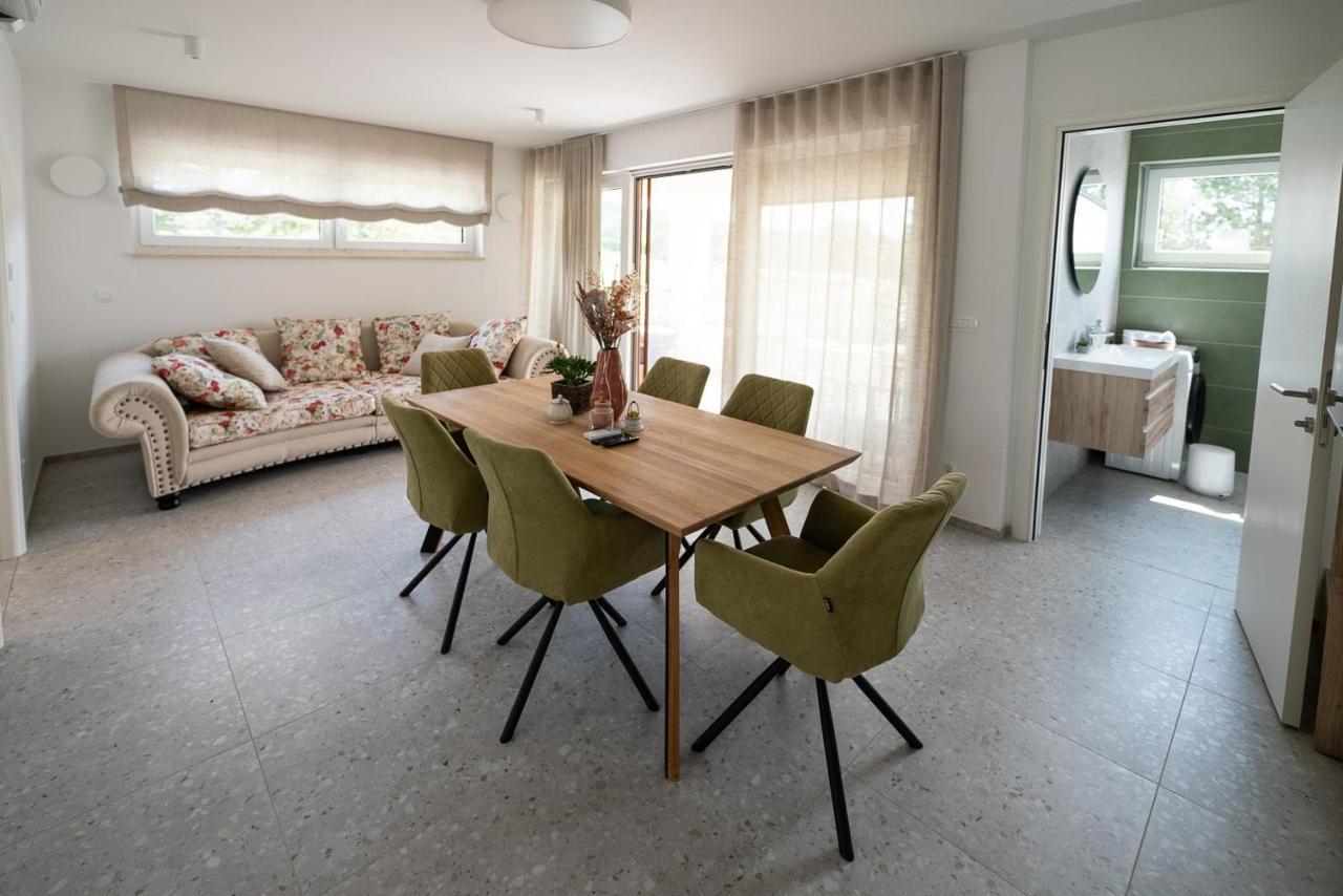 Apartments Kras 24 With Pool Sežana Exteriér fotografie