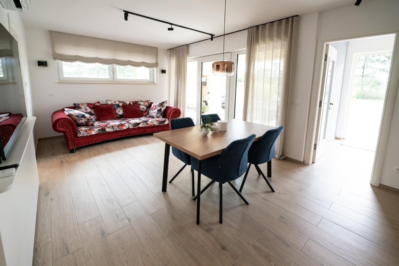 Apartments Kras 24 With Pool Sežana Exteriér fotografie