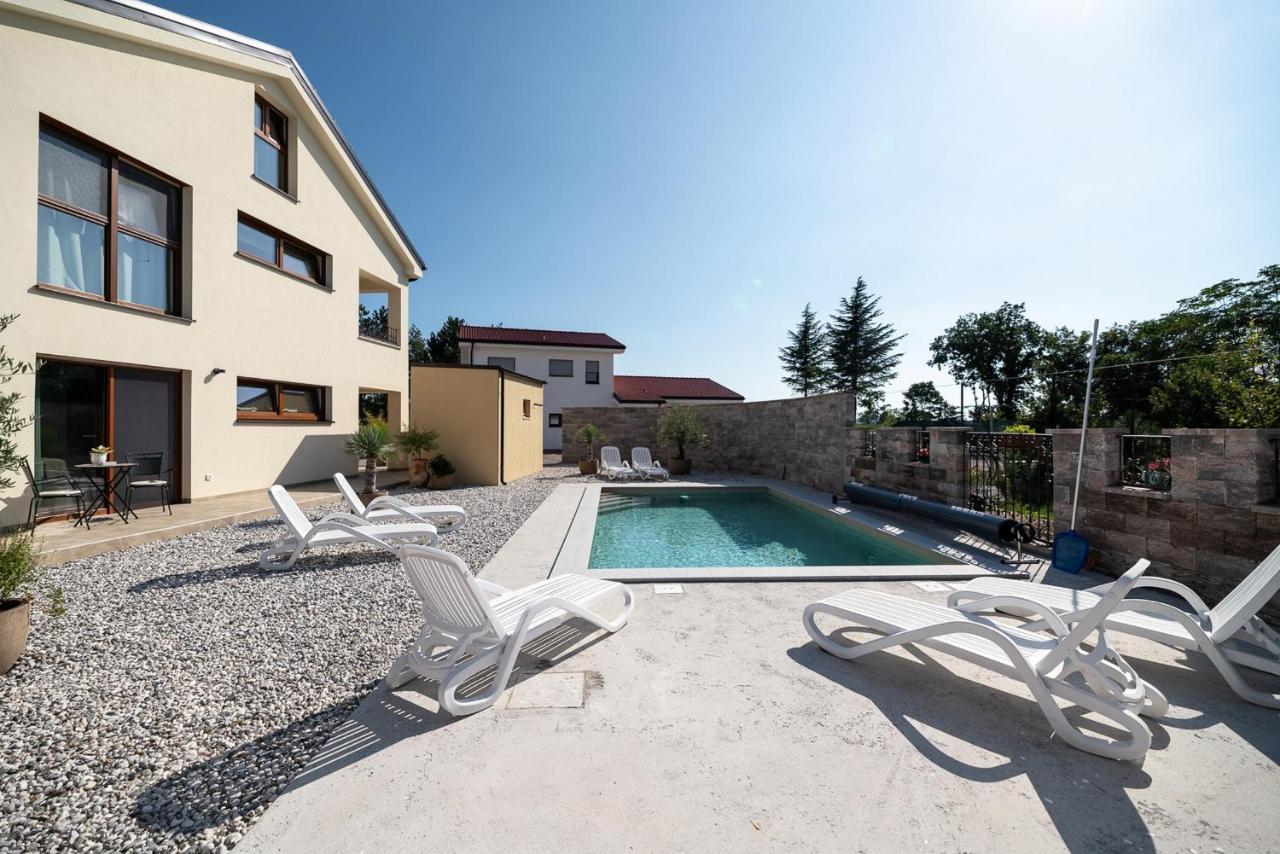 Apartments Kras 24 With Pool Sežana Exteriér fotografie